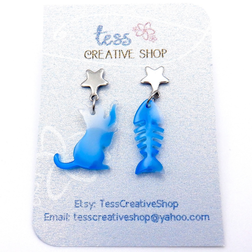 Small Dainty Cat Resin Earrings NEW